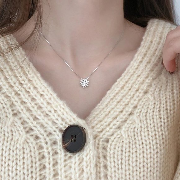 *NEW Sterling Silver Diamond Snowflake Necklace - Picture 3 of 4